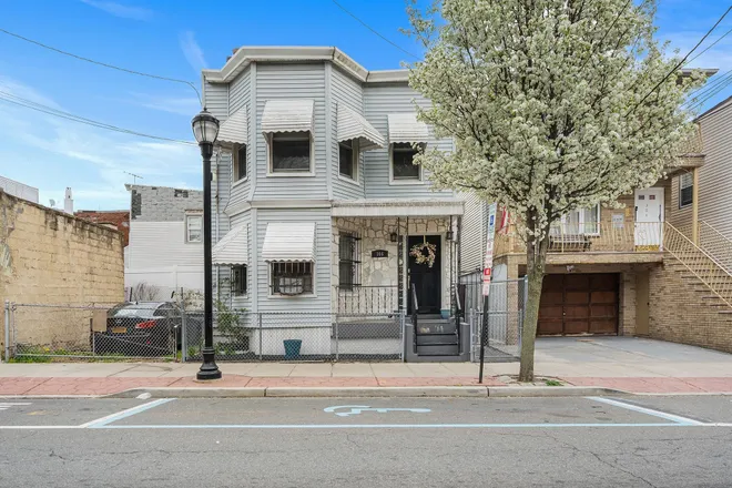 306 BERGENLINE Avenue, Union City, NJ 07087