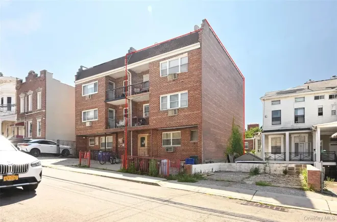 25-40 14th Place, Astoria, NY 11102