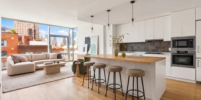 425 West 53rd Street #706, New York, NY 10019