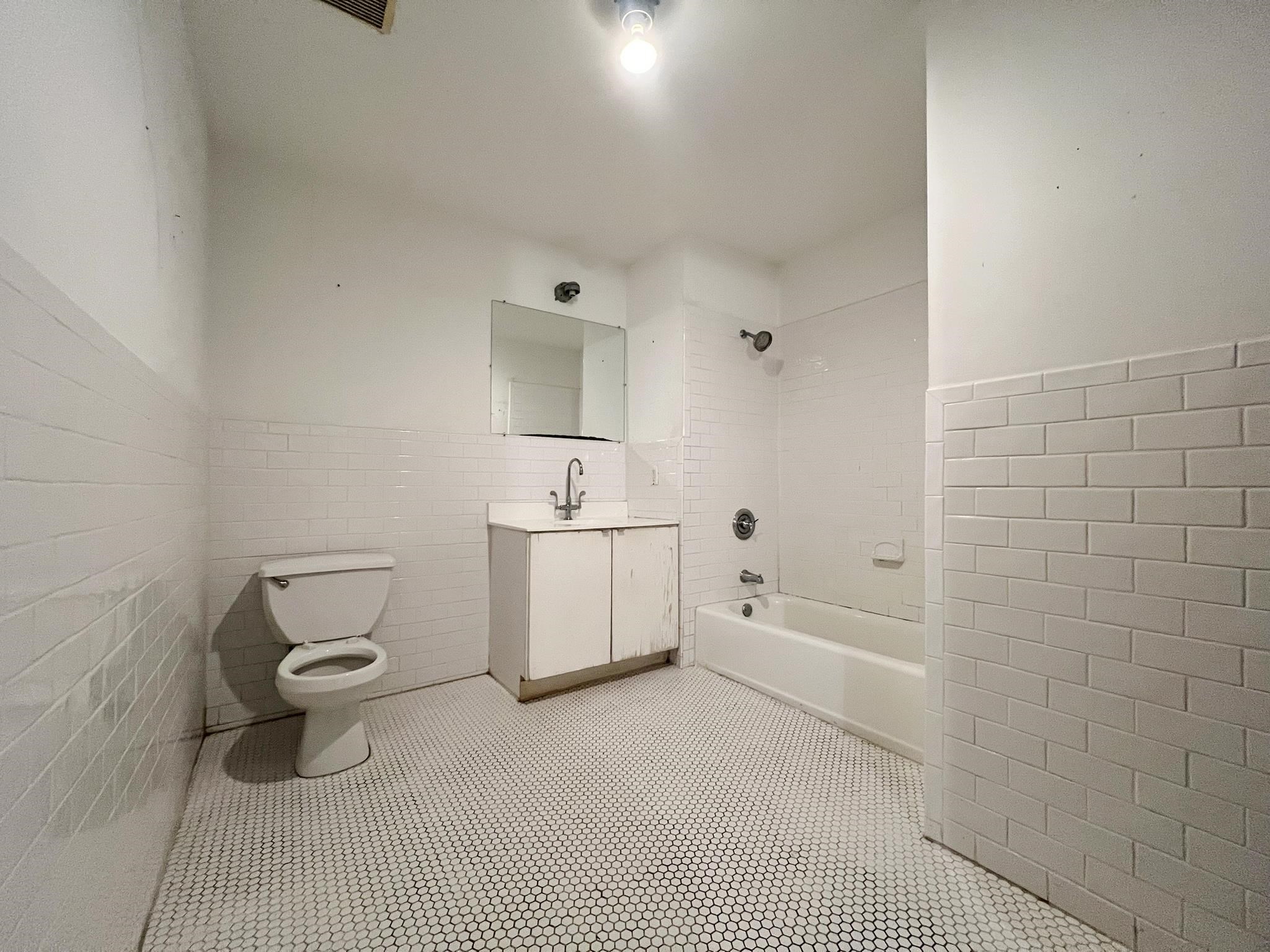 140 BAY Street, Jersey City, JC Downtown, NJ 07302 - Property photo 3 of 10