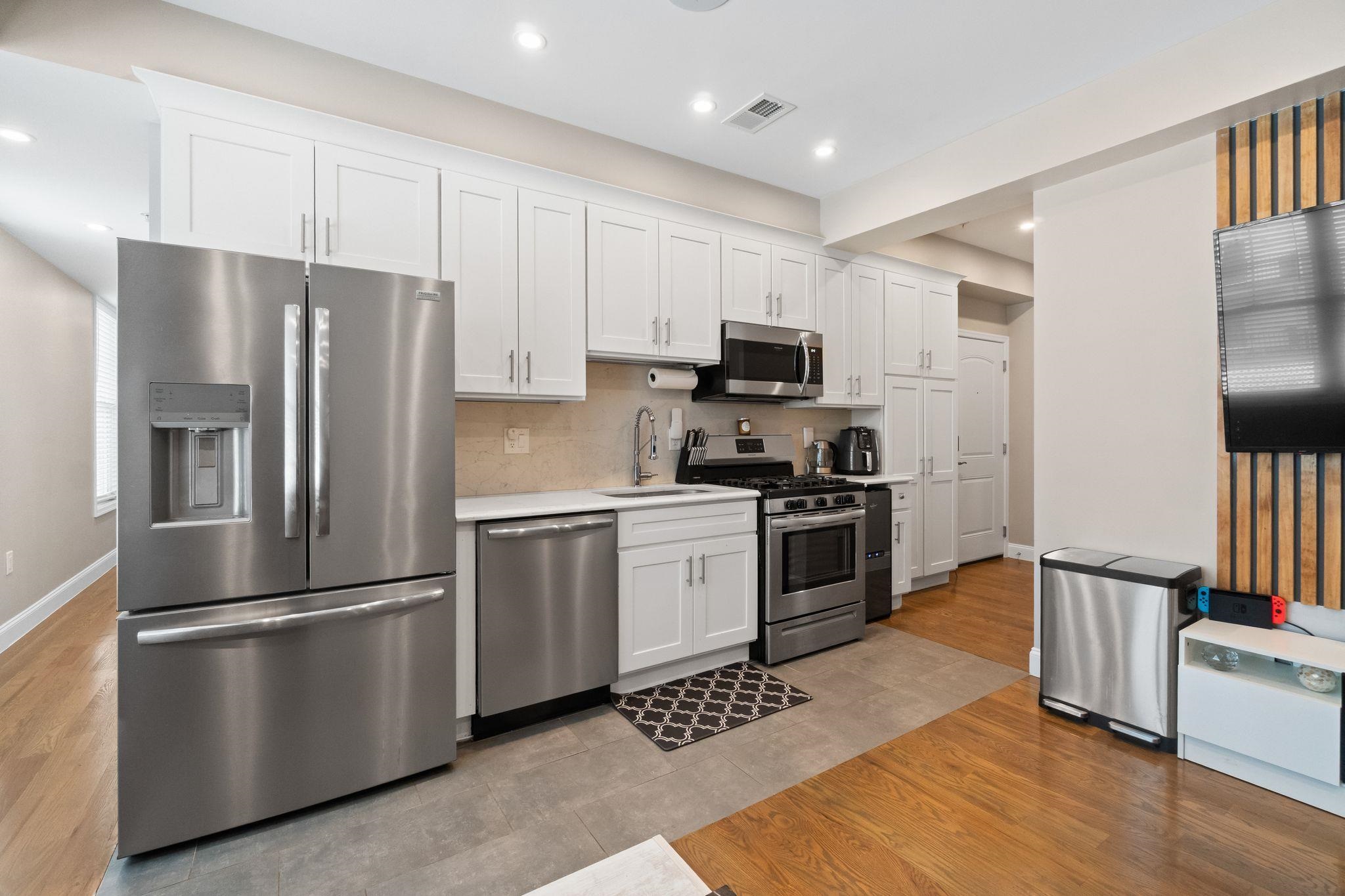 16 TROY Street, Jersey City, JC Heights, NJ 07307 - Property photo 5 of 22