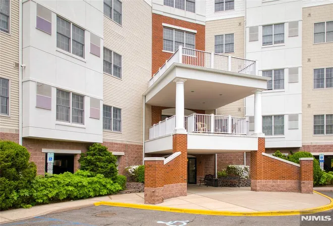189 Forest #216, Paramus, NJ 07652