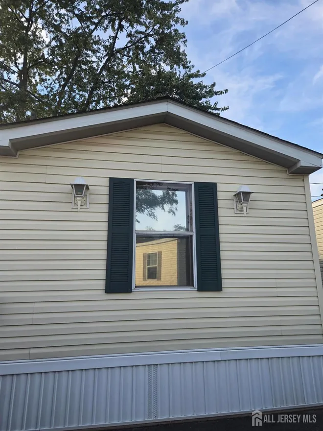 8 3rd Street, Hirams Mobile Homes Park, NJ 07001