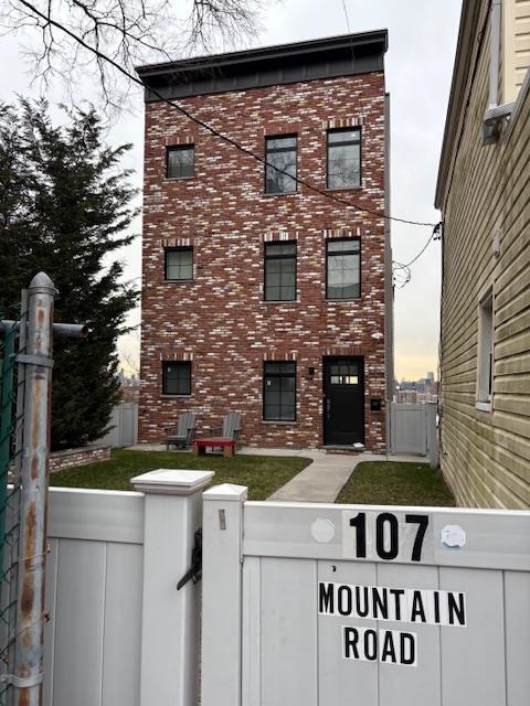 107 MOUNTAIN Road, Jersey City, JC Heights, NJ 07307 - Property photo 2 of 42