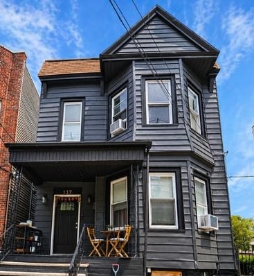 137 MANHATTAN Avenue, Jersey City, JC Heights, NJ 07307 - Property photo 3 of 40