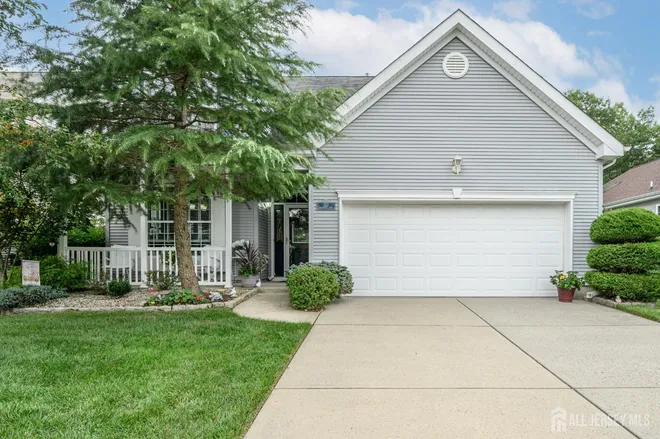 133 Briarwood Drive, Cranberry Crk Estates Se, NJ 08087