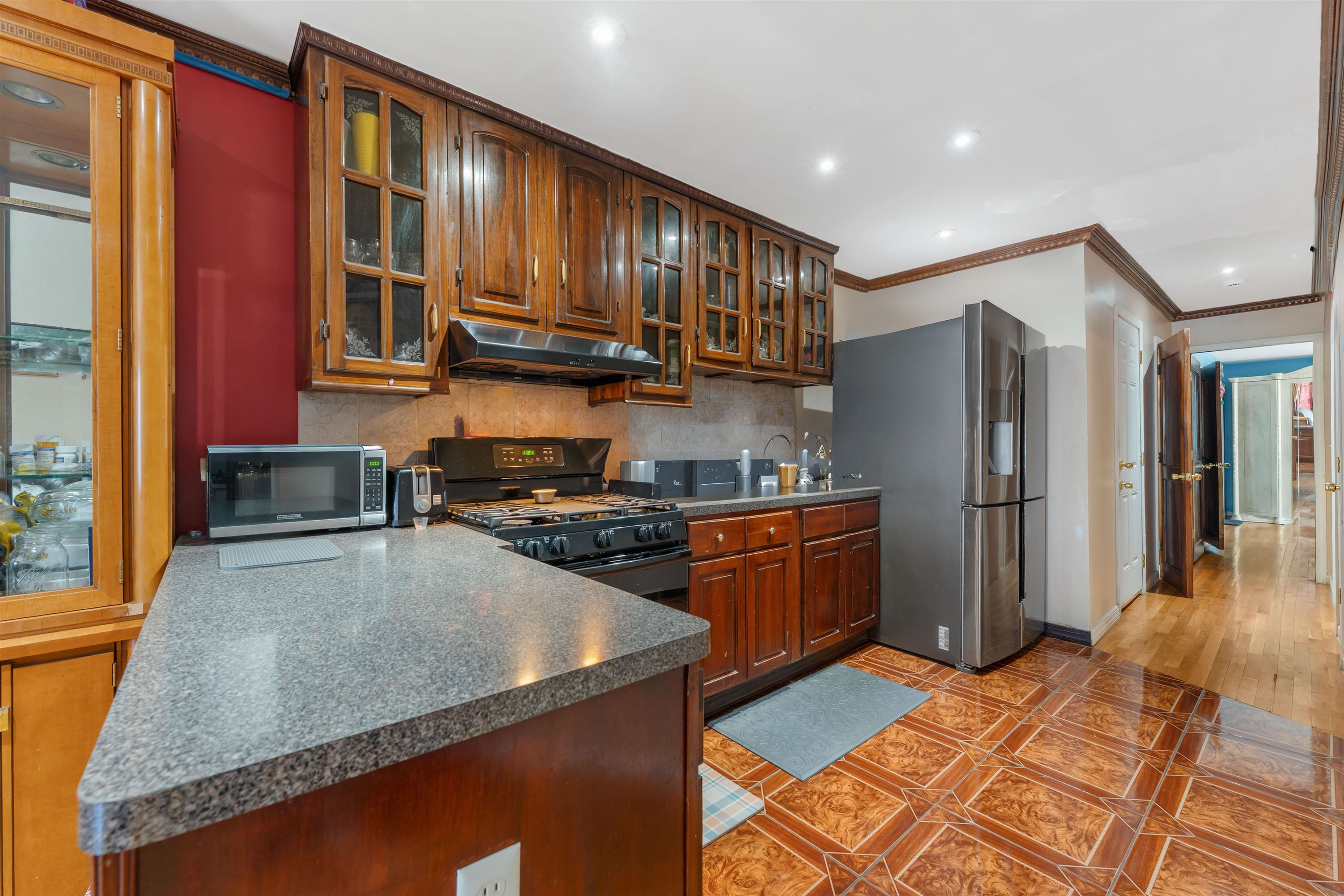 178 SOUTH Street, Jersey City, JC Heights, NJ 07307 - Property photo 5 of 46