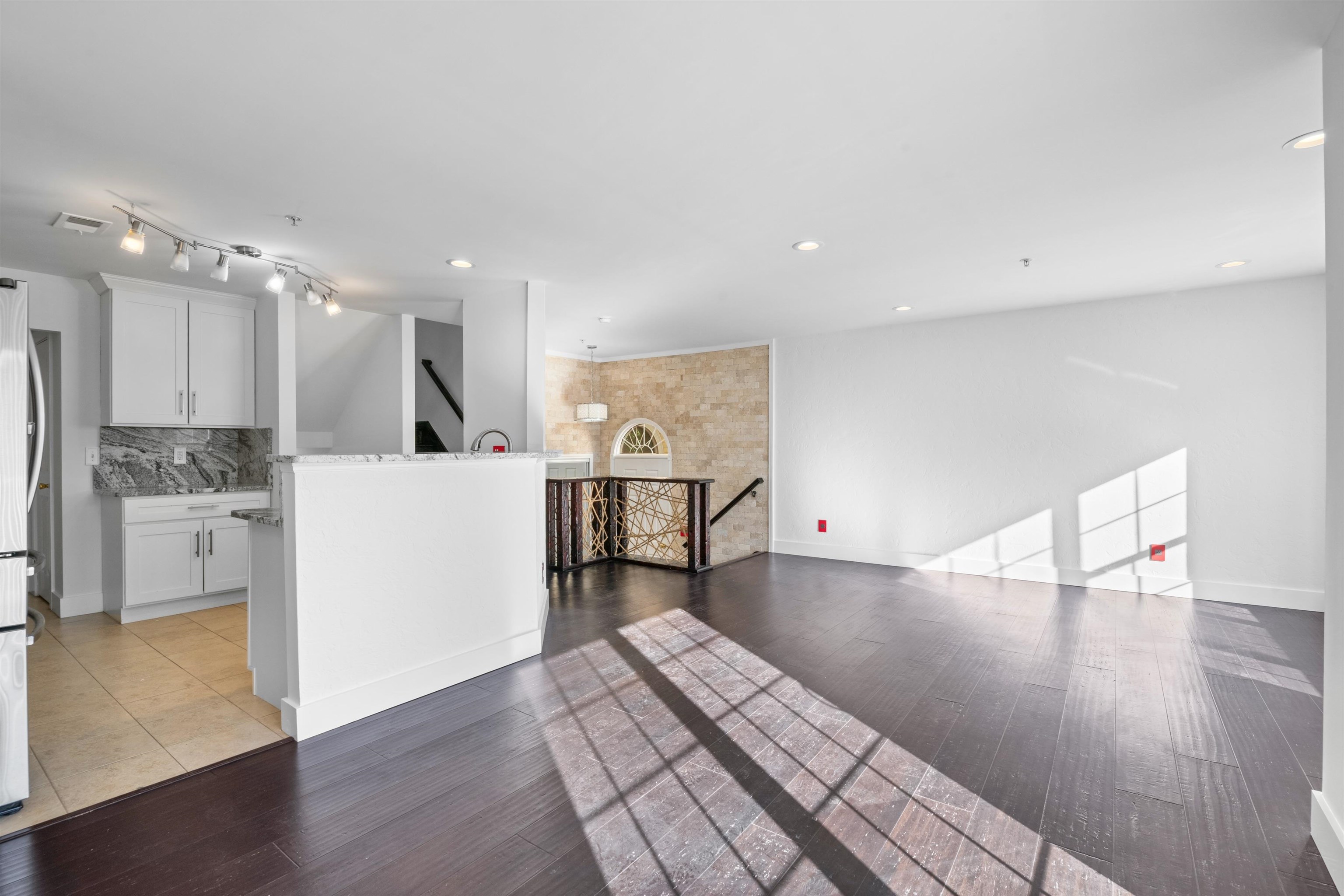 11 BAYSIDE Drive, Bayonne City, Bayonne, NJ 07002 - Property photo 2 of 27