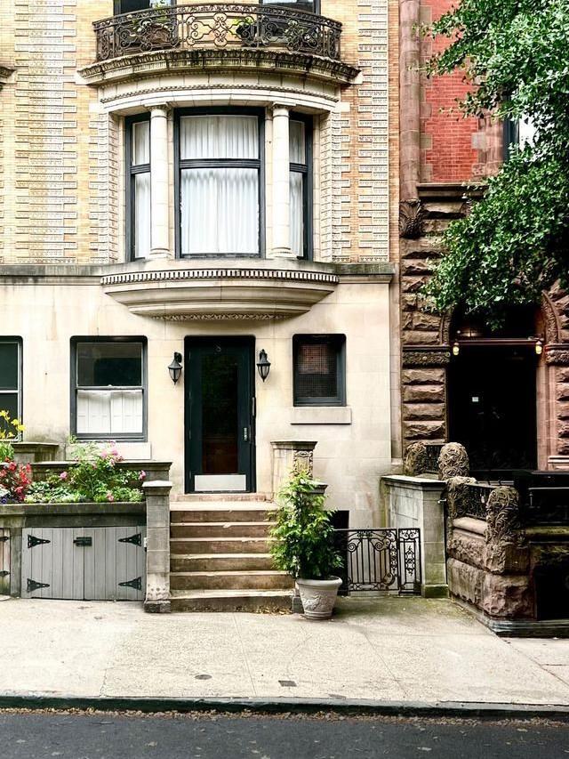 8 Pierrepont Street