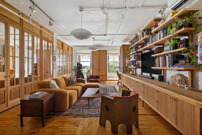 325 West 16th Street #3W, New York, NY 10011