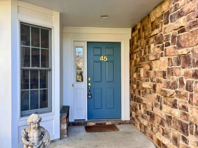 45 Hedge Row Road, Windrows, NJ 08540