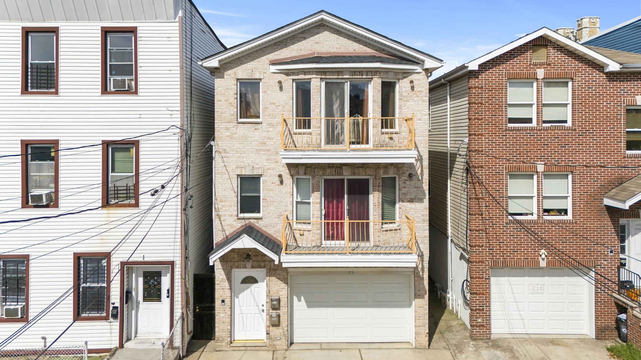 83 OAKLAND Avenue, Jersey City, JC Heights, NJ 07306 - Property photo 4 of 45