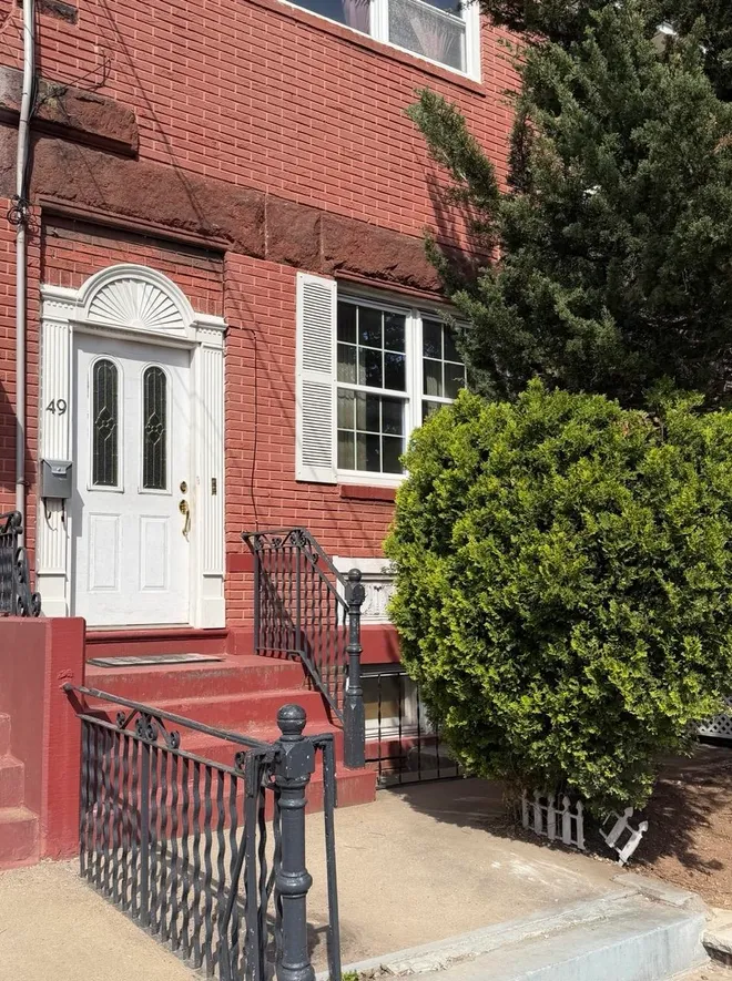 49 EAST 33rd Street, Bayonne, NJ 07002
