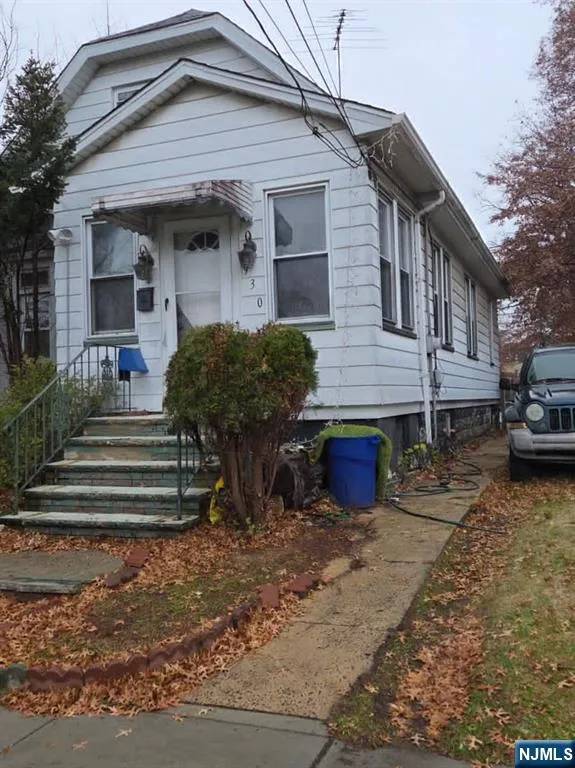 930 Drake, Roselle, NJ 07203