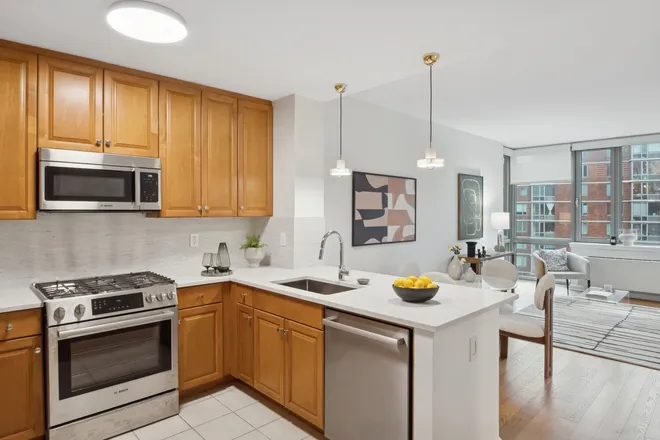 425 MAIN Street #8A, New York, NY 10044