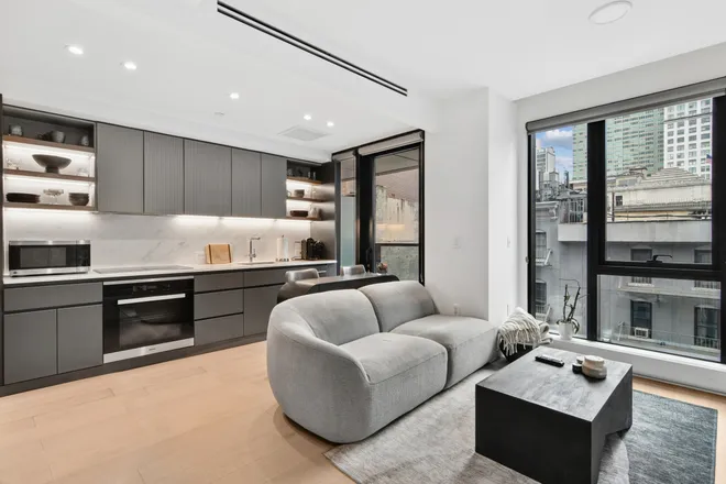 300 West 30th Street #4B, New York, NY 10001