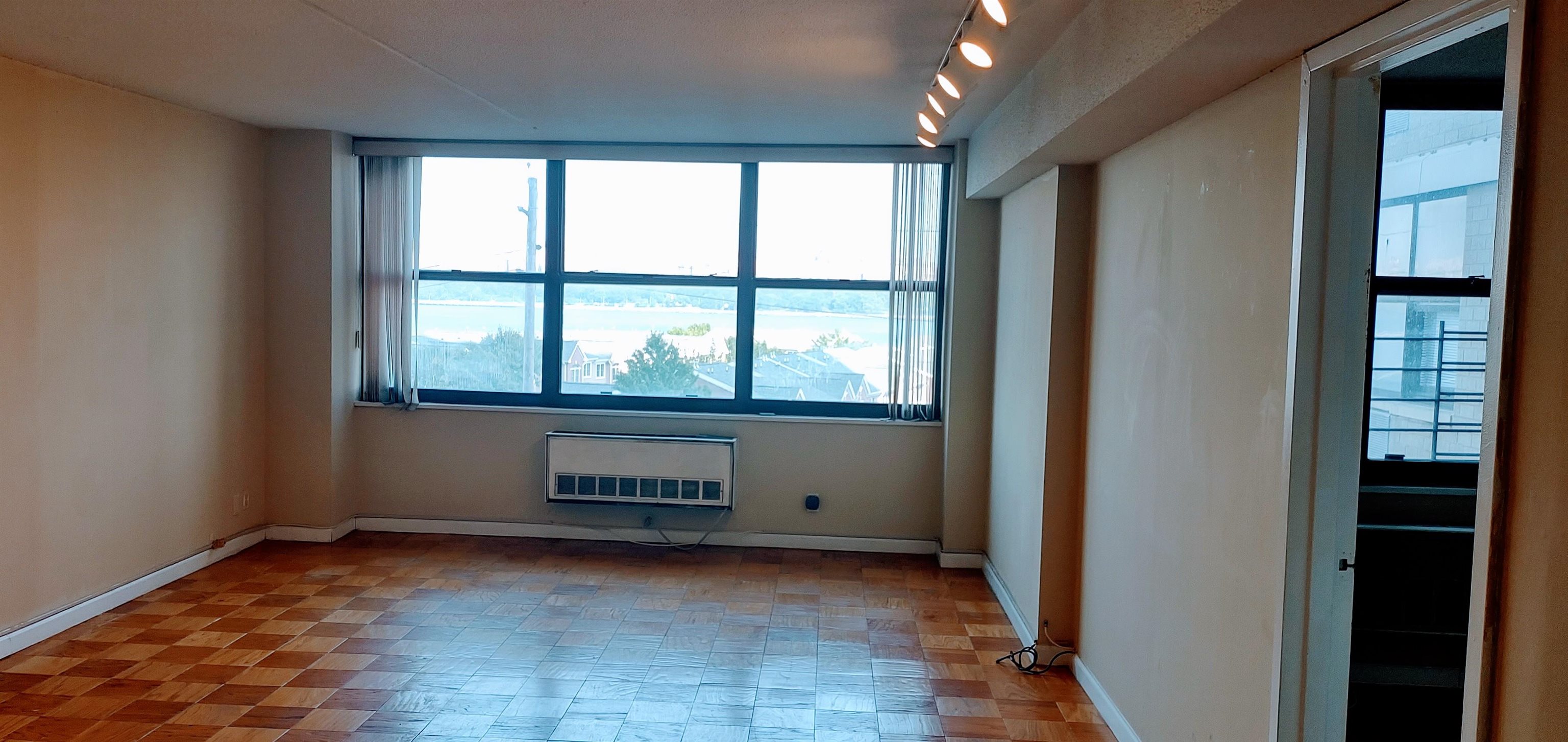 7002 Boulevard EAST, Guttenberg Town, Guttenberg, NJ 07093 - Property photo 4 of 30