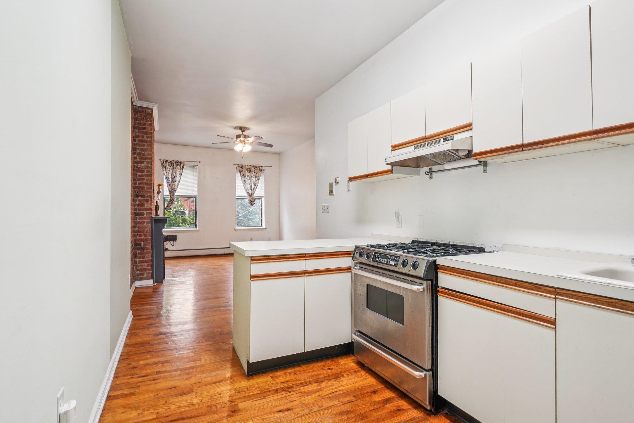 315 PAVONIA Avenue, Jersey City, JC Downtown, NJ 07302 - Property photo 3 of 15