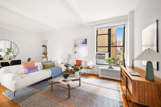 114 West 70th Street #6B, New York, NY 10023
