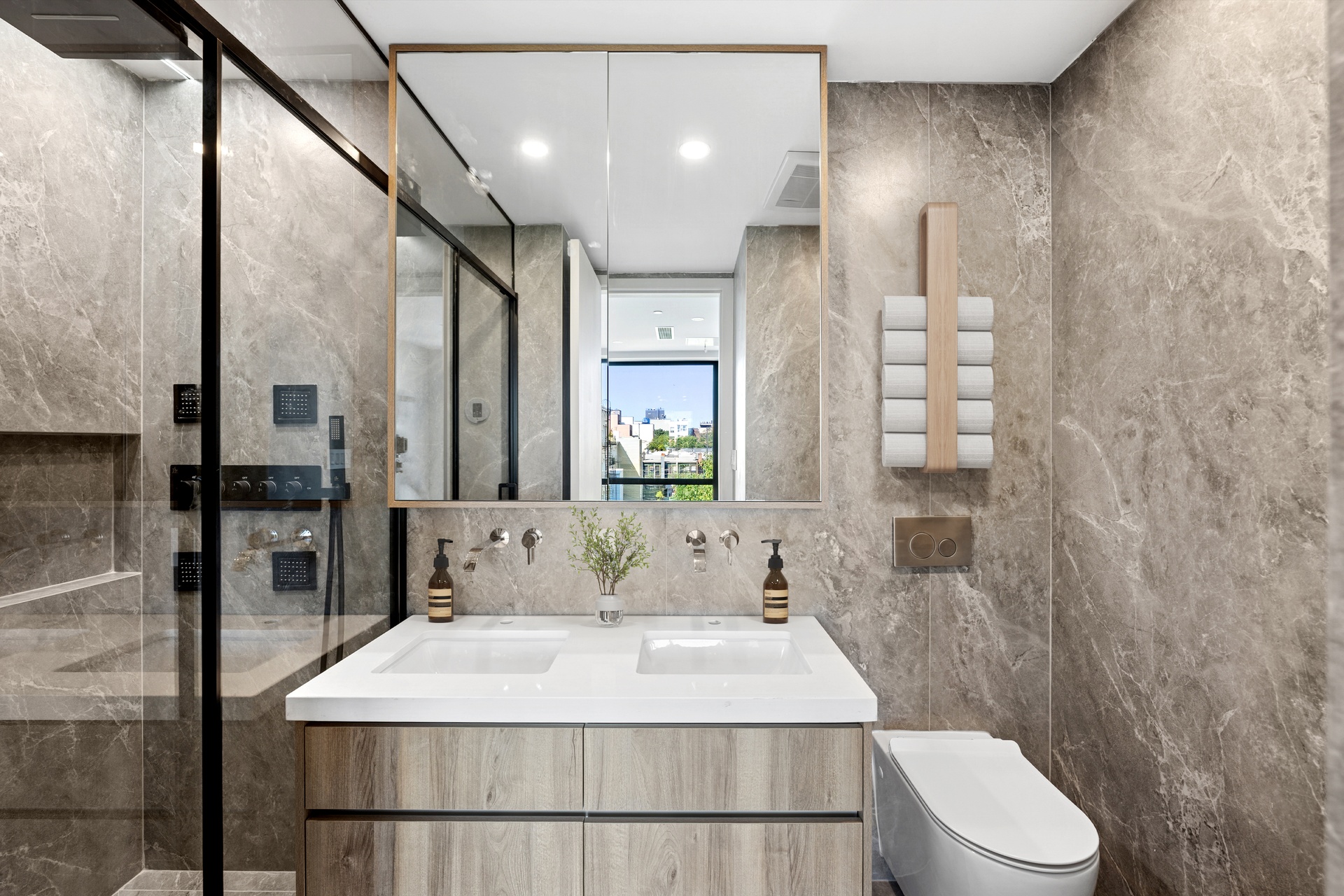 390 Manhattan Avenue #3, East Williamsburg, Brooklyn, NY 11211 - Property photo 5 of 9