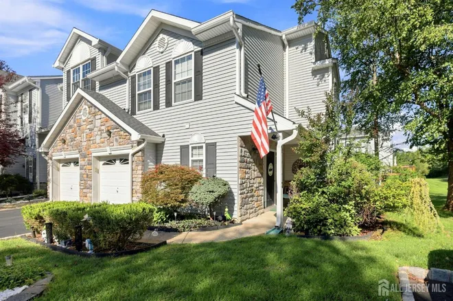 17 Hanna Lane, Bridgepointe, NJ 08879