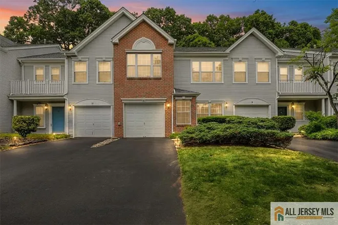 10 Pennsbury Way, Vlgs At Country Woods, NJ 08816
