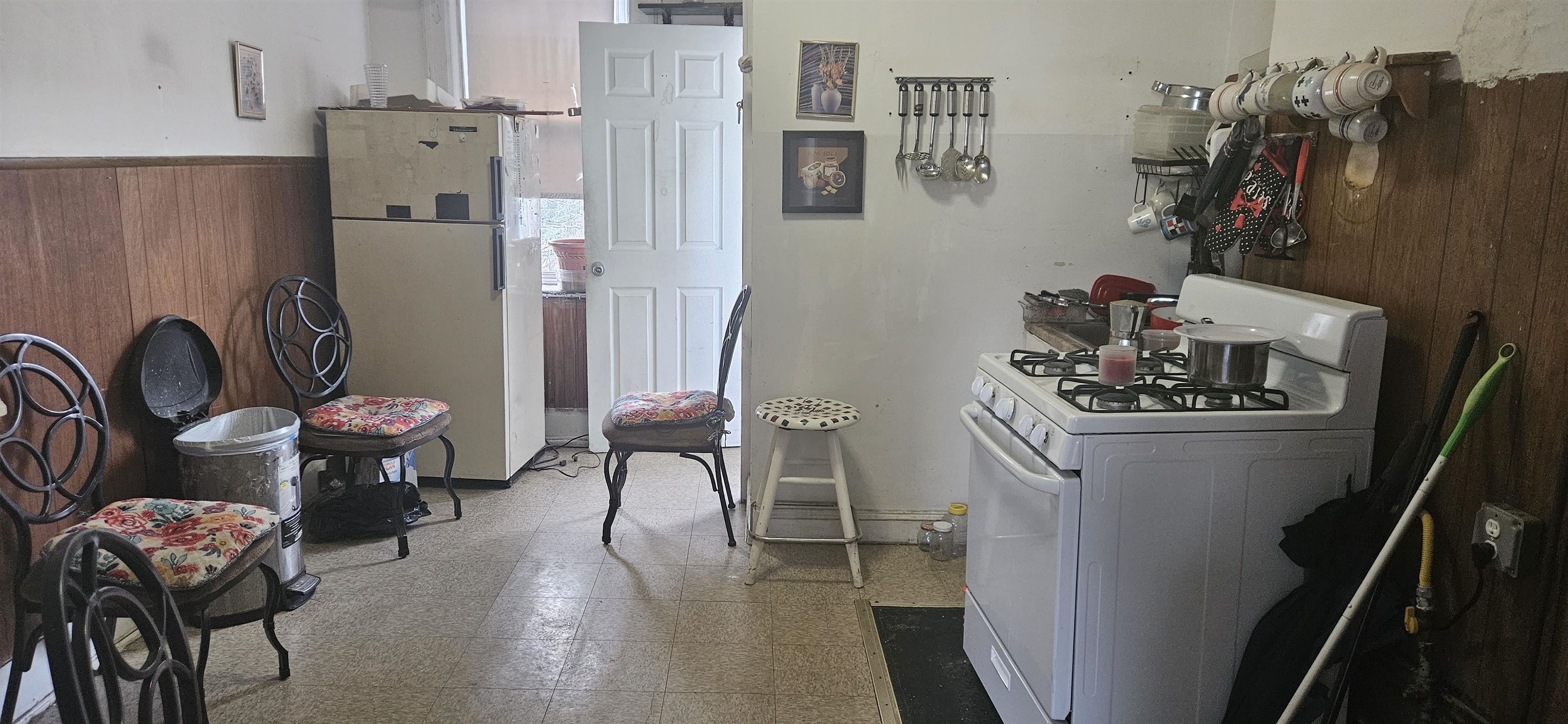 711 10th Street, Union City, Union City, NJ 07087 - Property photo 2 of 10