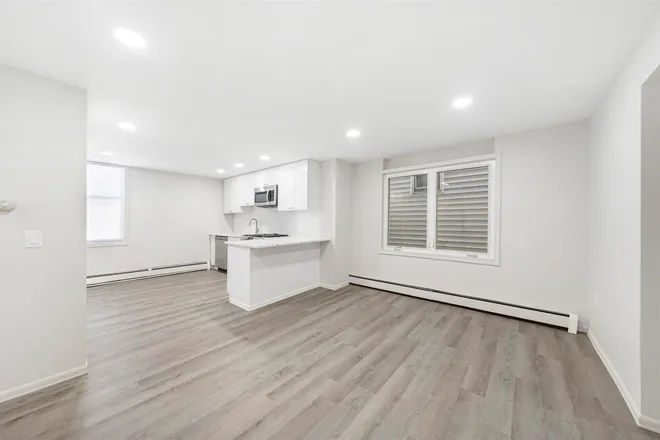 418 7th Street, Union City, NJ 07087