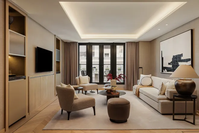 685 5th Avenue #22B, New York, NY 10022