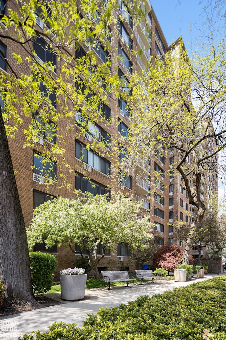 185 HALL Street #710, Clinton Hill, Brooklyn, NY 11205 - Property photo 3 of 7