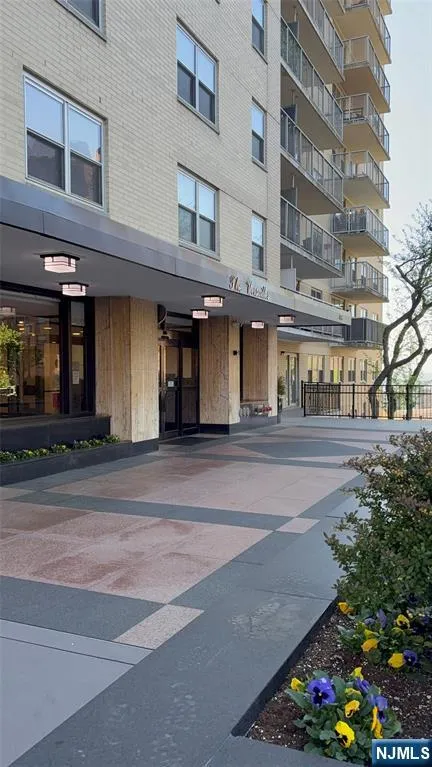 6600 Boulevard East #11J, West New York, NJ 07093