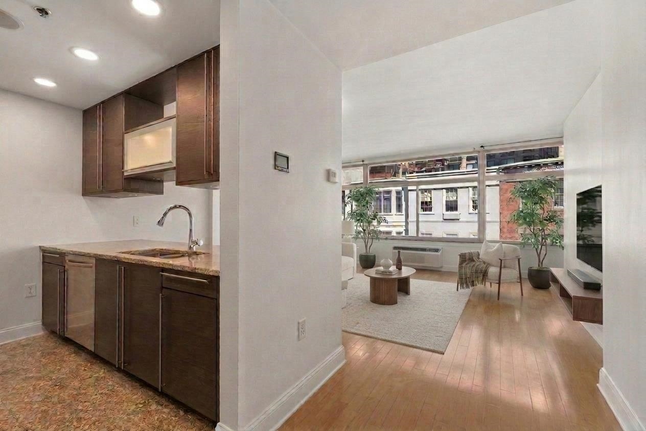 10 REGENT Street, Jersey City, JC Downtown, NJ 07302 - Property photo 3 of 29