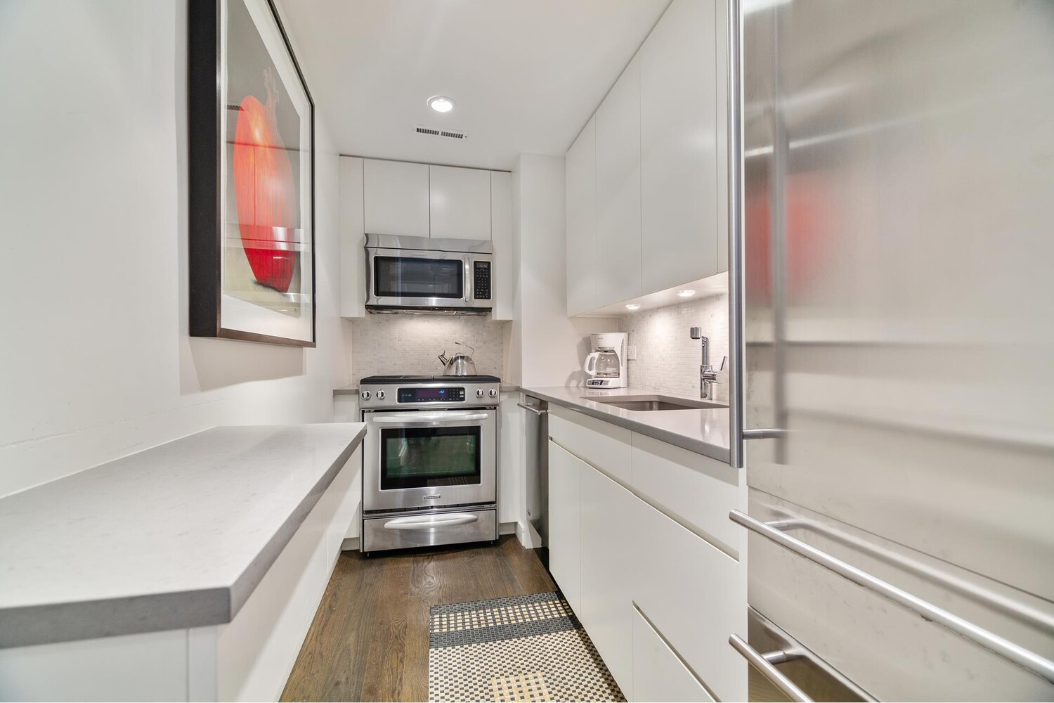 301 East 69th Street #4B, Lenox Hill, Manhattan, NY 10021 - Property photo 4 of 11