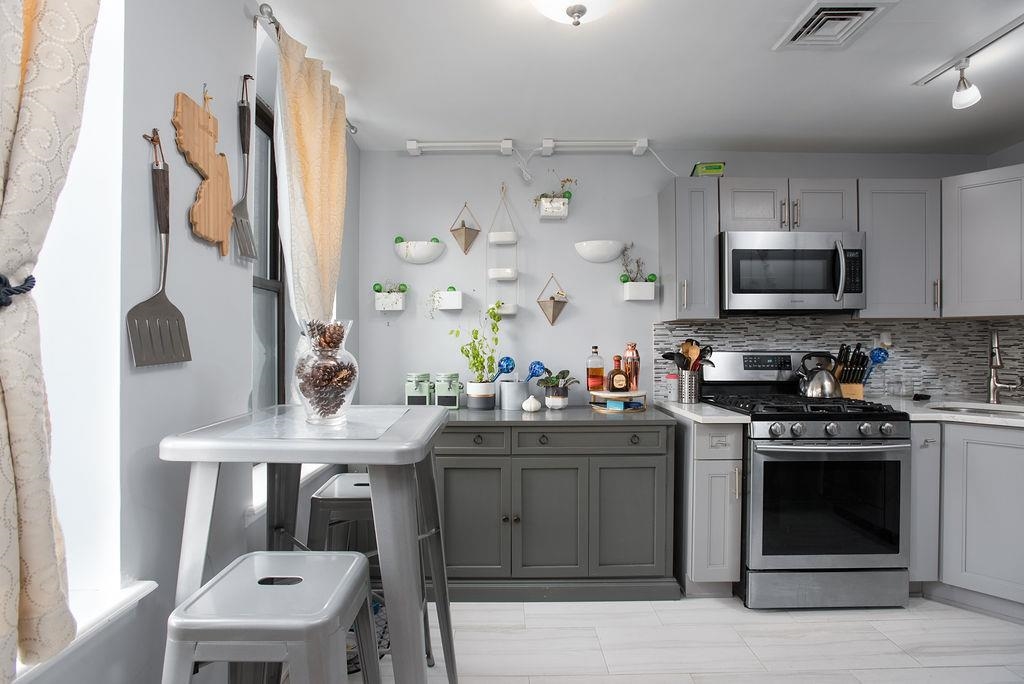 102 OGDEN Avenue, Jersey City, JC Heights, NJ 07310 - Property photo 3 of 15