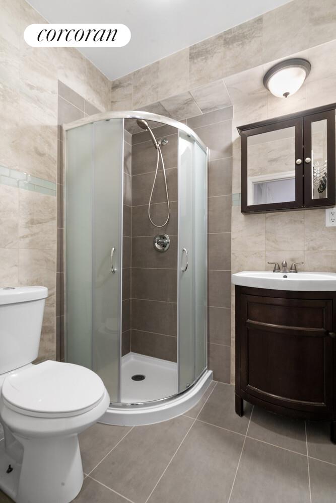 196 SCHOLES Street #1B, Williamsburg, Brooklyn, NY 11211 - Property photo 4 of 9
