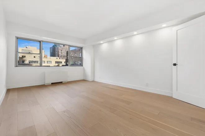 321 East 48th Street #14A, New York, NY 10017