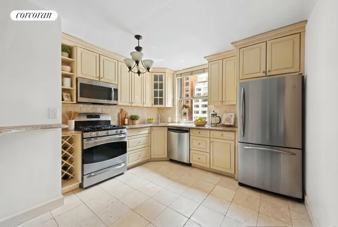 200 East 58th Street #11H, New York, NY 10022
