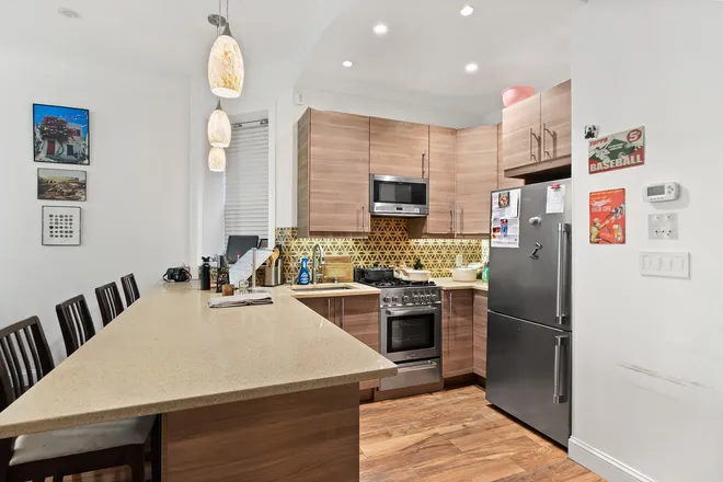 634 East 14th Street #4, New York, NY 10009