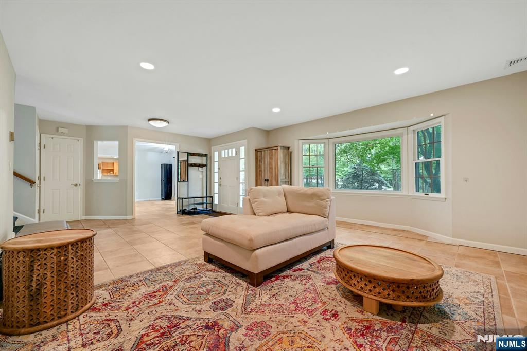 76 Briarwood, Norwood Borough, Norwood, NJ 07648 - Property photo 4 of 44