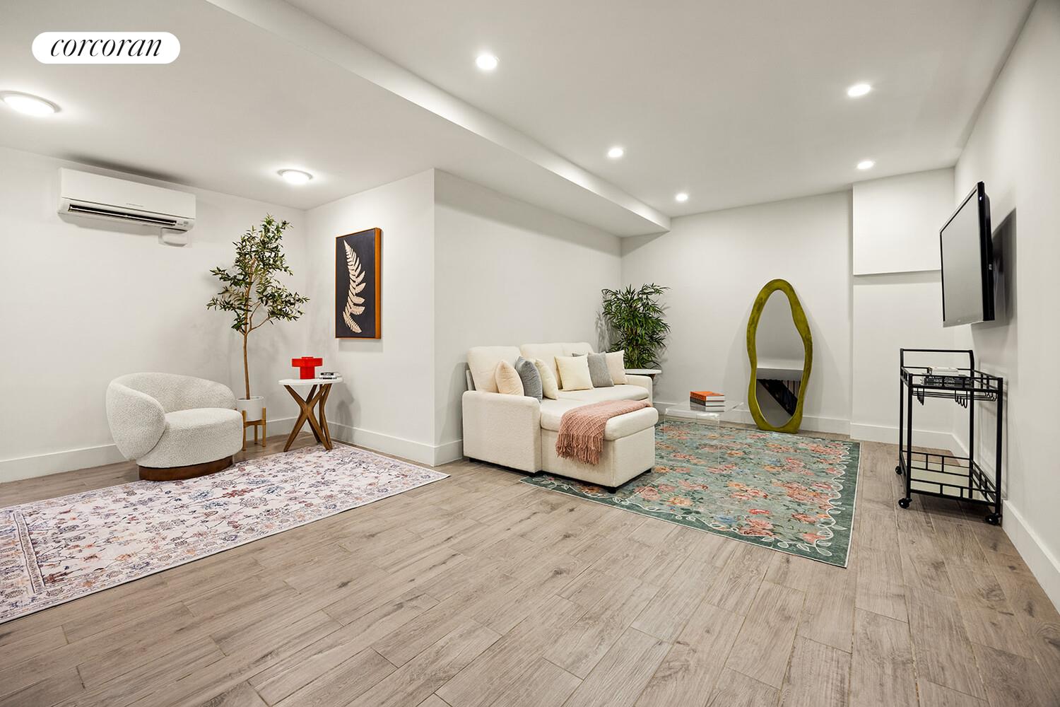 143 MESEROLE Street #2B, Williamsburg, Brooklyn, NY 11206 - Property photo 4 of 13