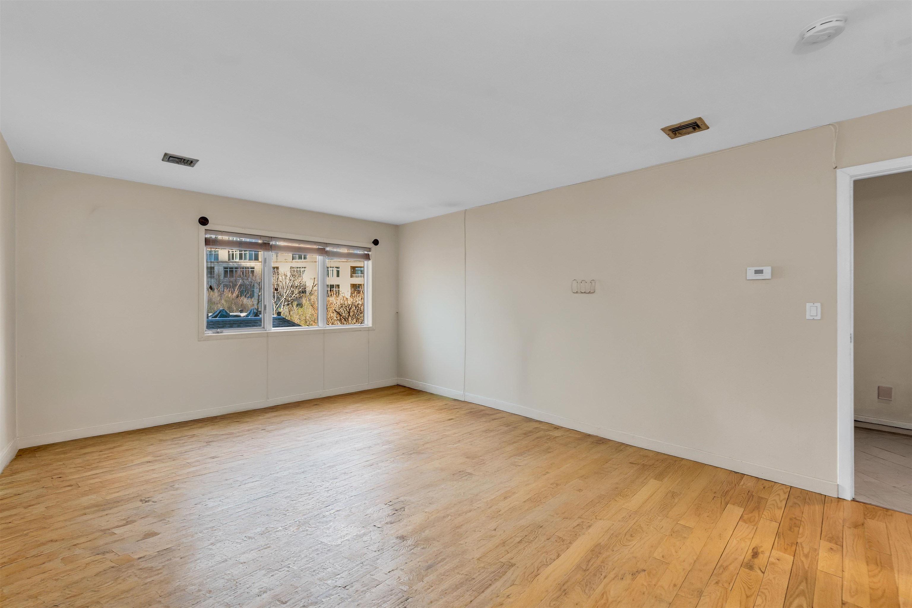 8C COVE LANE, North Bergen Township, North Bergen, NJ 07047 - Property photo 5 of 32