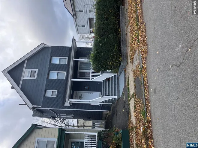21 Lake, East Orange, NJ 07017