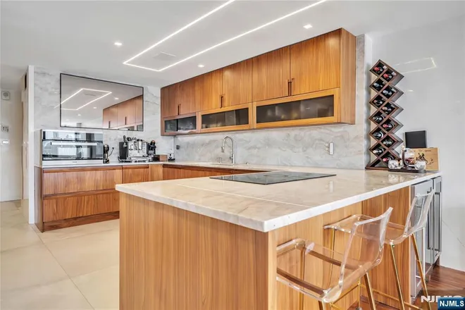 7000 Boulevard East #32C, Guttenberg, NJ 07093