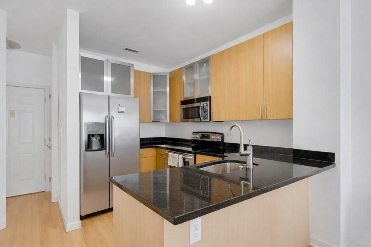 26 AVENUE AT PORT IMPERIAL, West New York Town, West New York, NJ 07093 - Property photo 2 of 27