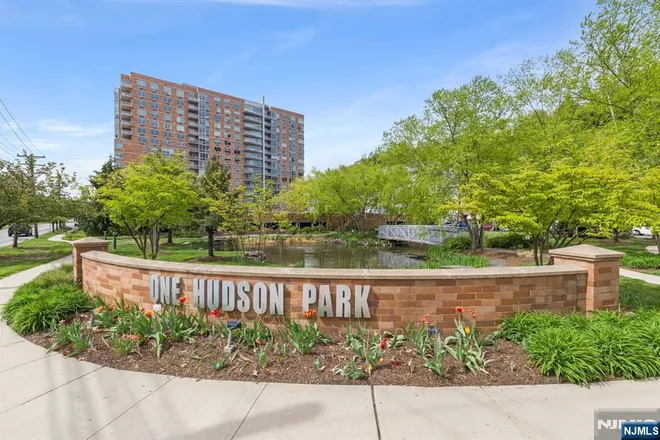 310 Hudson #310, Edgewater, NJ 07020