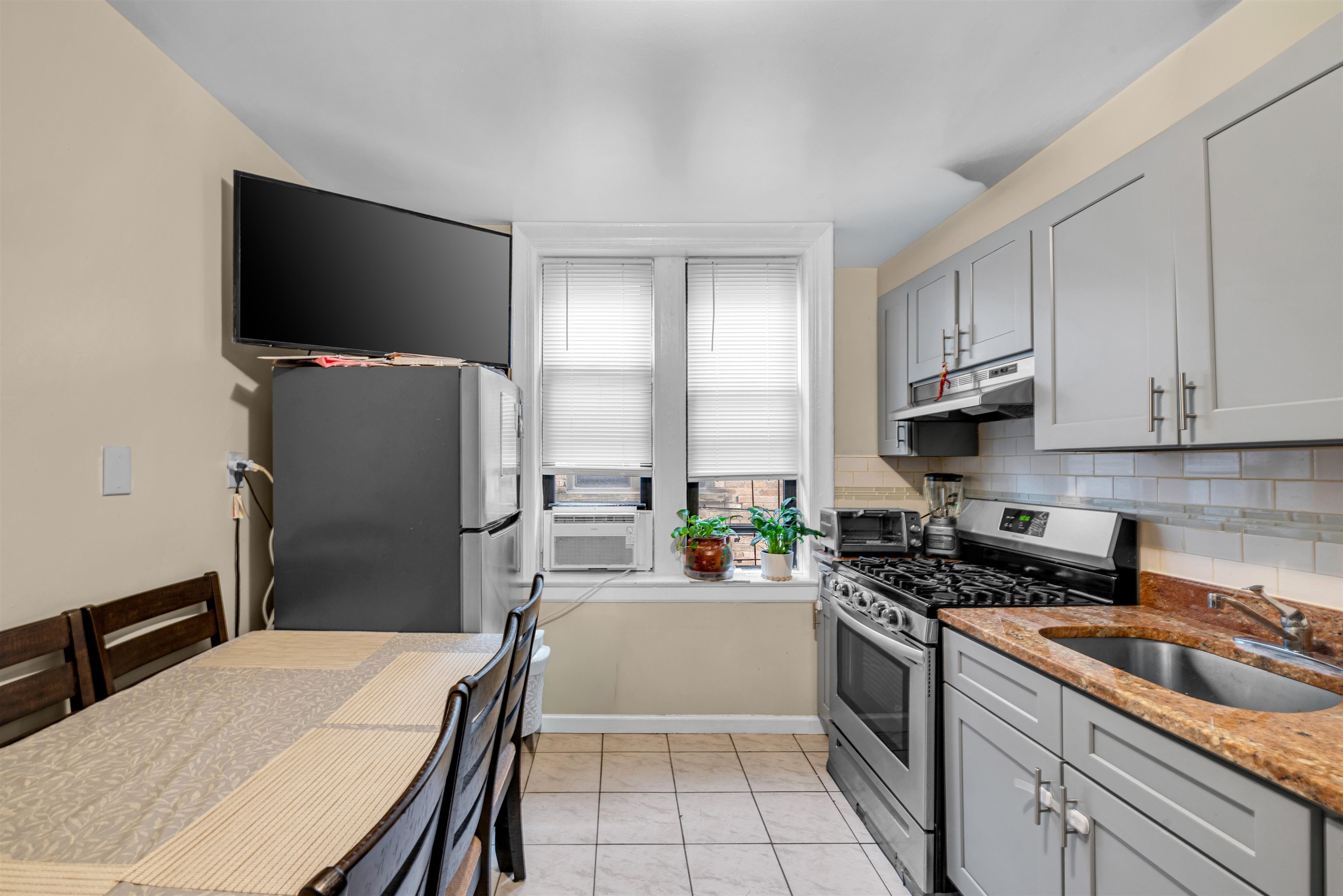 527-529 34th Street, Union City, Union City, NJ 07087 - Property photo 2 of 19