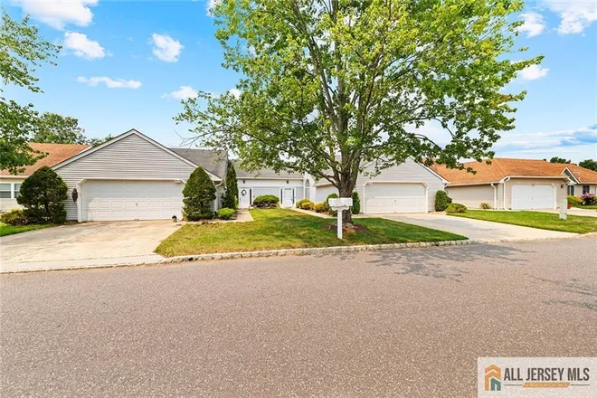 664 Azalea Plaza #664B, clearbrook, NJ 08831