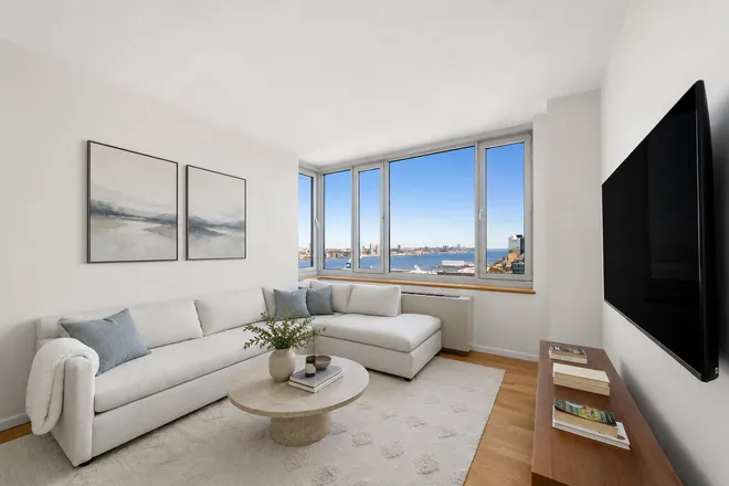 635 West 42nd Street #24B, New York, NY 10036