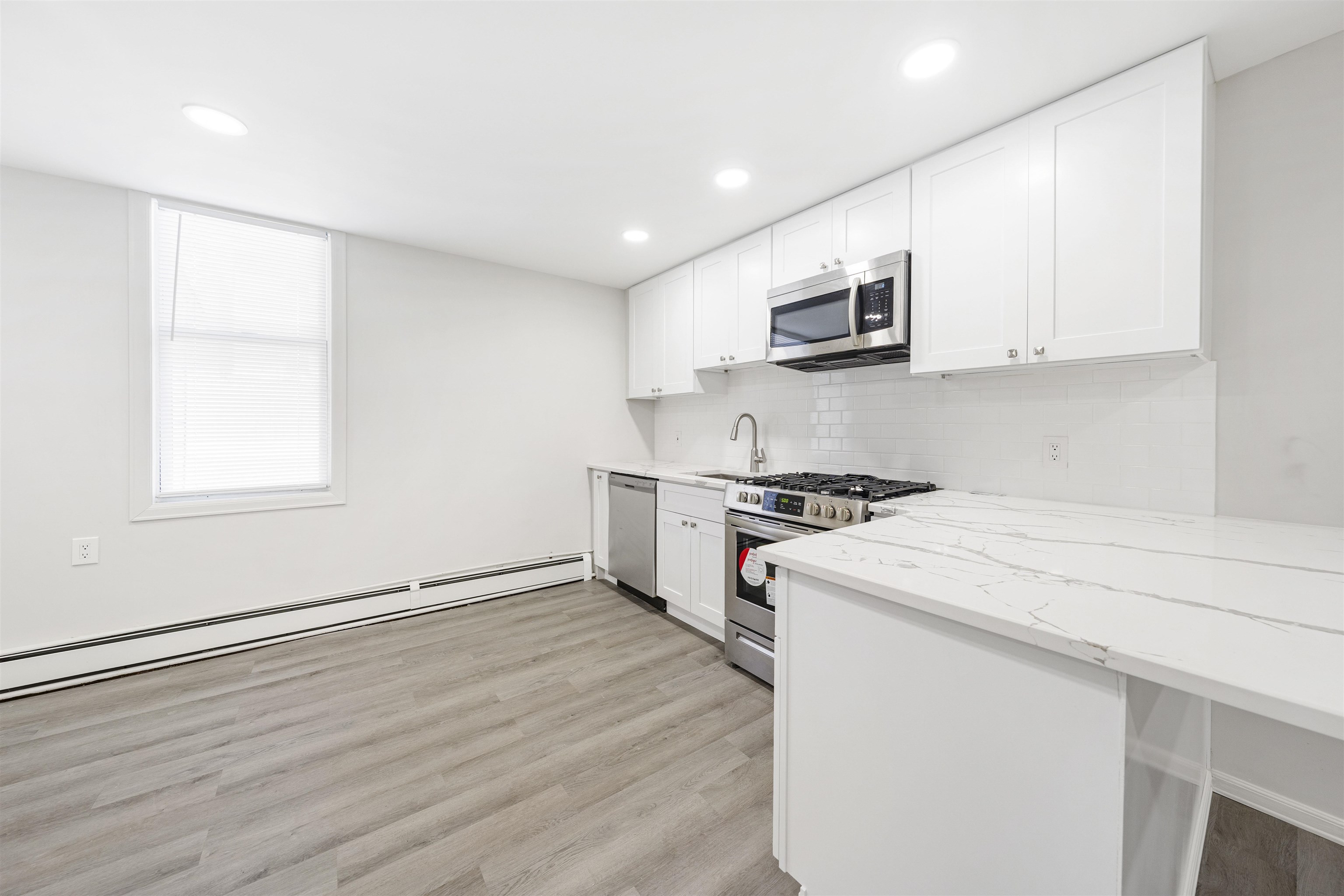 418 7th Street, Union City, Union City, NJ 07087 - Property photo 5 of 37