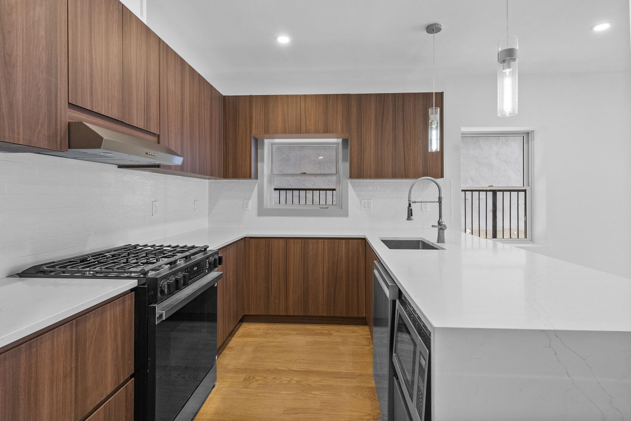 600 BRAMHALL Avenue, Jersey City, JC Bergen Lafayette, NJ 07304 - Property photo 5 of 31